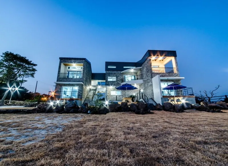 [Namwon, Seogwipo][Room 203] Spacious 2-person spa with cool view terrace and cool duplex 41