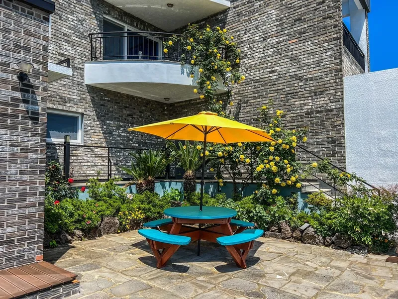 [Namwon, Seogwipo][Room 103] Private Family Space Terrace 2 Party Rooms 2 Large Rooms 2 Bathrooms 1 Living Room 25