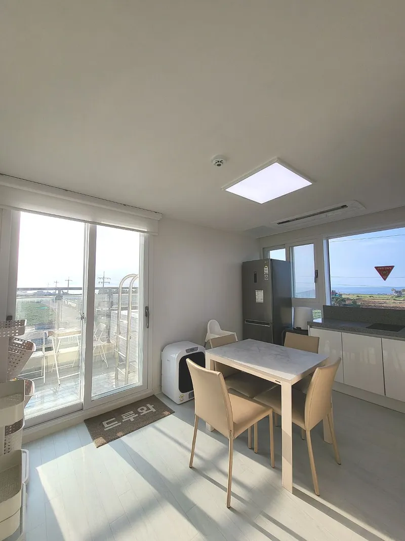 [Aewol, Jeju] A detached townhouse with a jacuzzi overlooking the nearby sea, coastal road 1 43