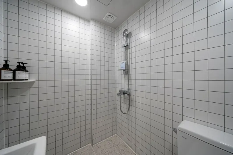 [Dong-gu, Daejeon] 5 minutes walk from Daejeon Complex Terminal! #Queen bed #Smart TV #Room disinfection 14