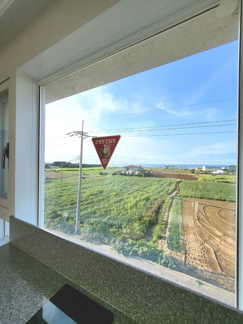 [Aewol, Jeju] A detached townhouse with a jacuzzi overlooking the nearby sea, coastal road 1 53
