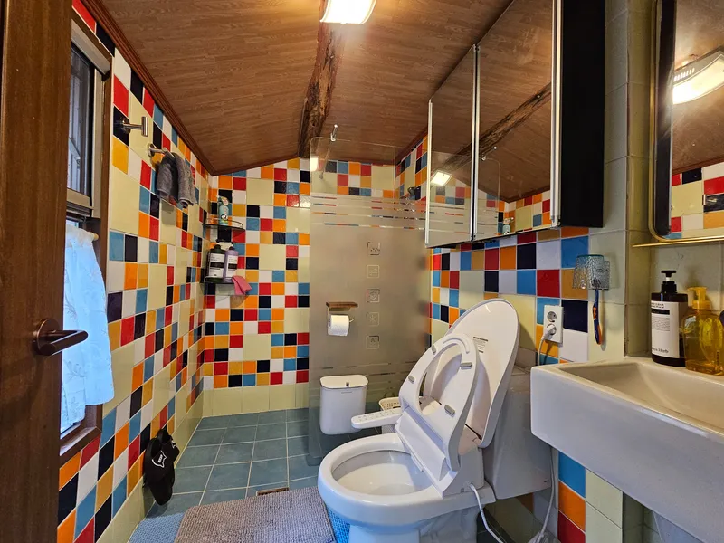 [Namhae] 141 pyeong independent Korean house with beautiful rafters, 5 minutes walk from German Village & the sea 14