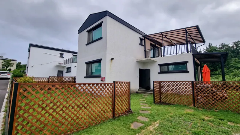 [Hallim, Jeju] #Two living rooms, bedrooms, and bathrooms #A two-story house spacious enough for two families #Dogs allowed 25