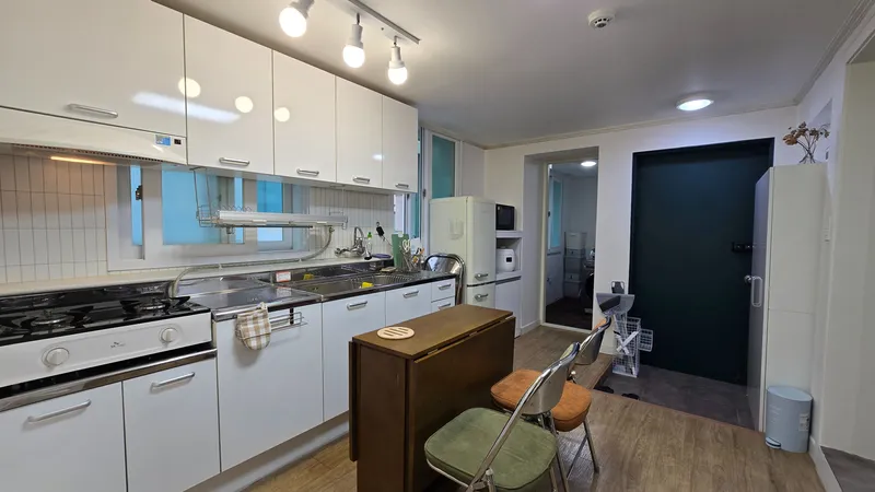 [Gangnam, Seoul] Gangnam Station Super Special Price 4 Minutes Fully Option Two Room 7