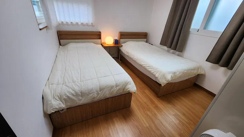 [Hallim, Jeju] 5 minutes by car from Hyeopjae, Geumneung, and Biyangdo, a two-story, stone-walled townhouse 2