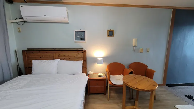 [Iho 1-dong, Jeju] One-room Hallasan view stay 205 near Jeju Airport #cost-effective 4