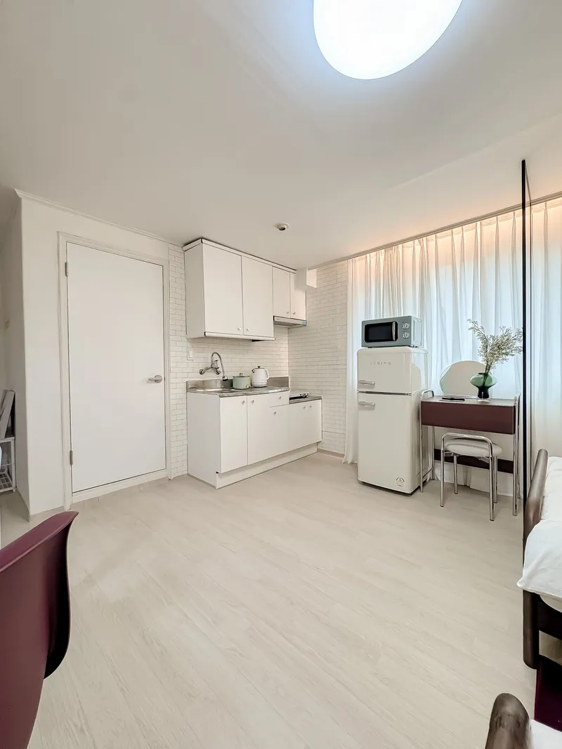 [Gangnam, Seoul] Spacious open-plan studio apartment, 6 minutes walk from Seolleung Station 21