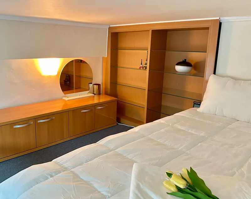 [Songpa, Seoul] Samjeon Station on Line 9. Close to the station, 2-minute walk, 2 beds, 4 people! 6