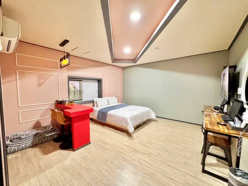 [Suwon][Suwon Yeongtong] 5 min walk from Yeongtong Station/Netflix/Separate one room/Cleaning available/Room 704 2