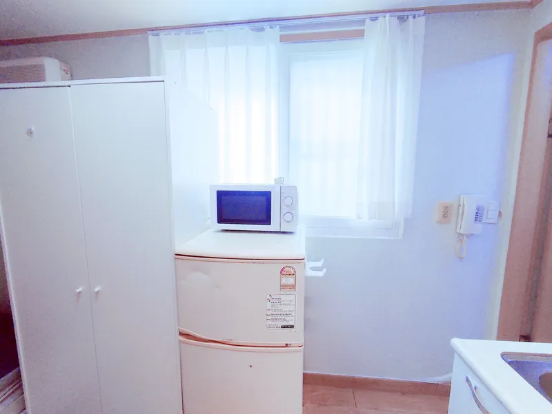 [Gwanak, Seoul] Sillim Station. Danggok Station. 8 min walk. Room 205 3