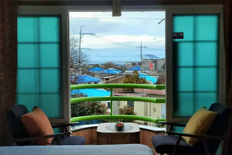 [Aewol, Jeju] 2 Queen Beds, Comfortable 15-Pyeong Usable Area, Terrace, Lawn Yard, BBQ 5