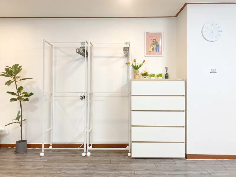 [Anyang] 2 seconds from Indeokwon Station / 2 queen beds / 4 people / Gwacheon Pyeongchon / Pets allowed 12