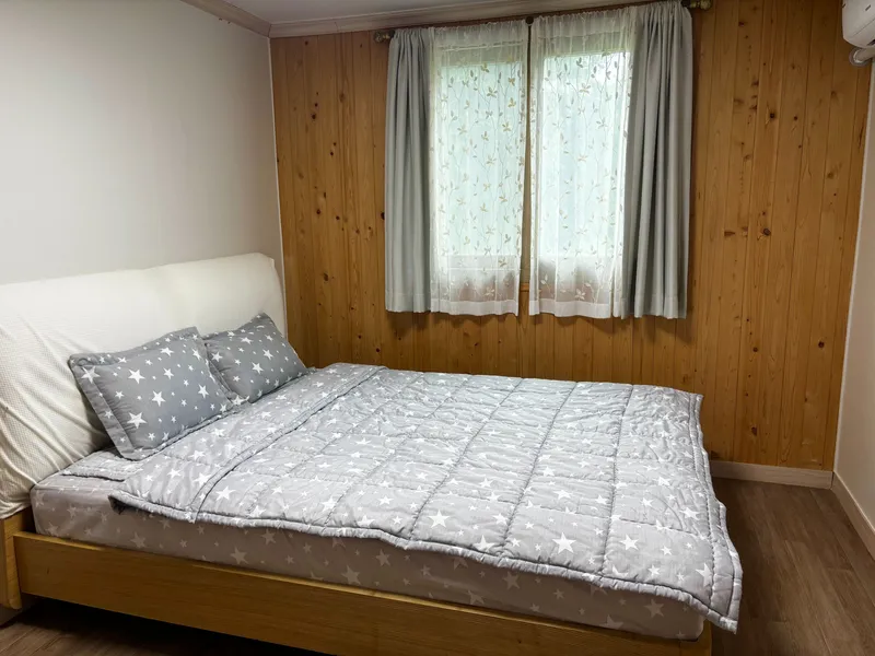 [Gujwa, Jeju] Bijarim duplex with an impressive view of the green grass yard and palm trees 4