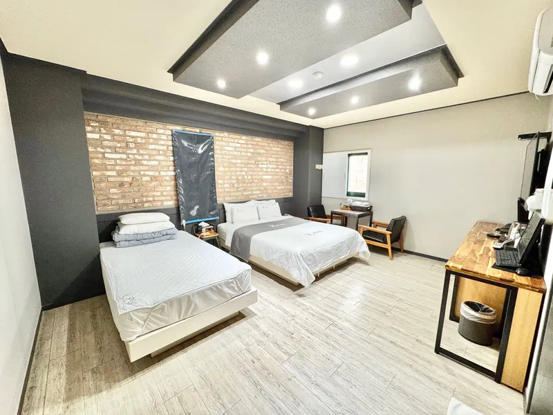 [Suwon][Suwon Yeongtong] 5 min walk from Yeongtong Station/Netflix/Separate one room/Cleaning available/Room 702 2