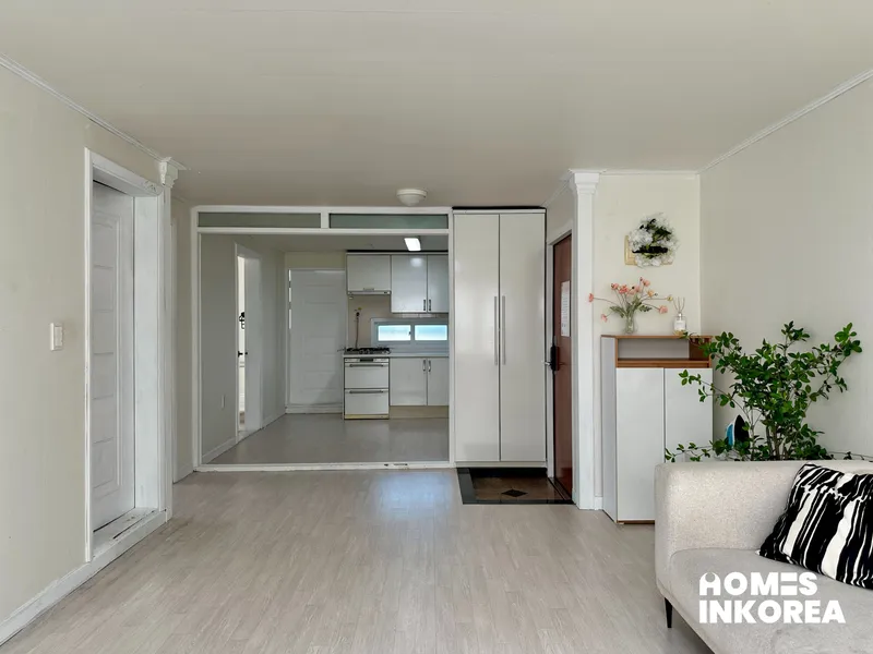 [Seodaemun, Seoul][Seoul Mapo] 7-minute walk from Hongik Univ. Station, three-room 14