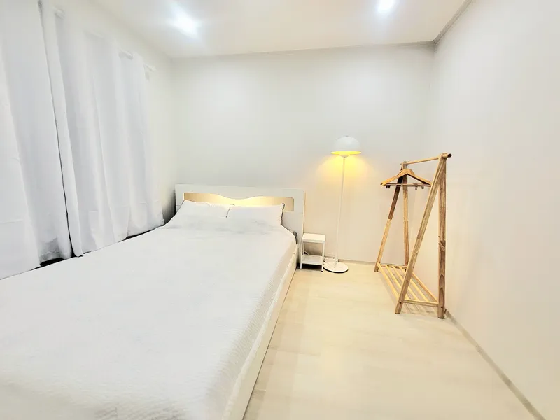 [부산 기장] 칠암 예쁜 등대가 이쁜 바다뷰 퀸침대 7