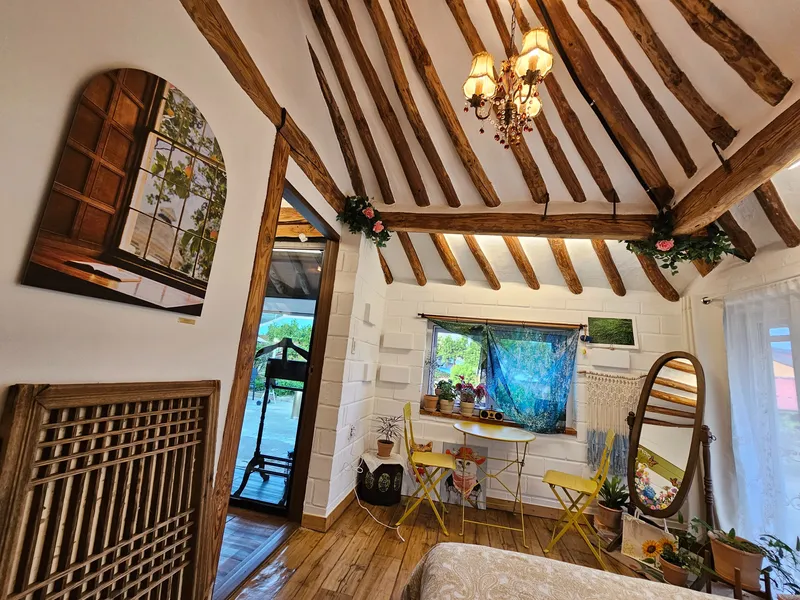 [Namhae] 141 pyeong independent Korean house with beautiful rafters, 5 minutes walk from German Village & the sea 10