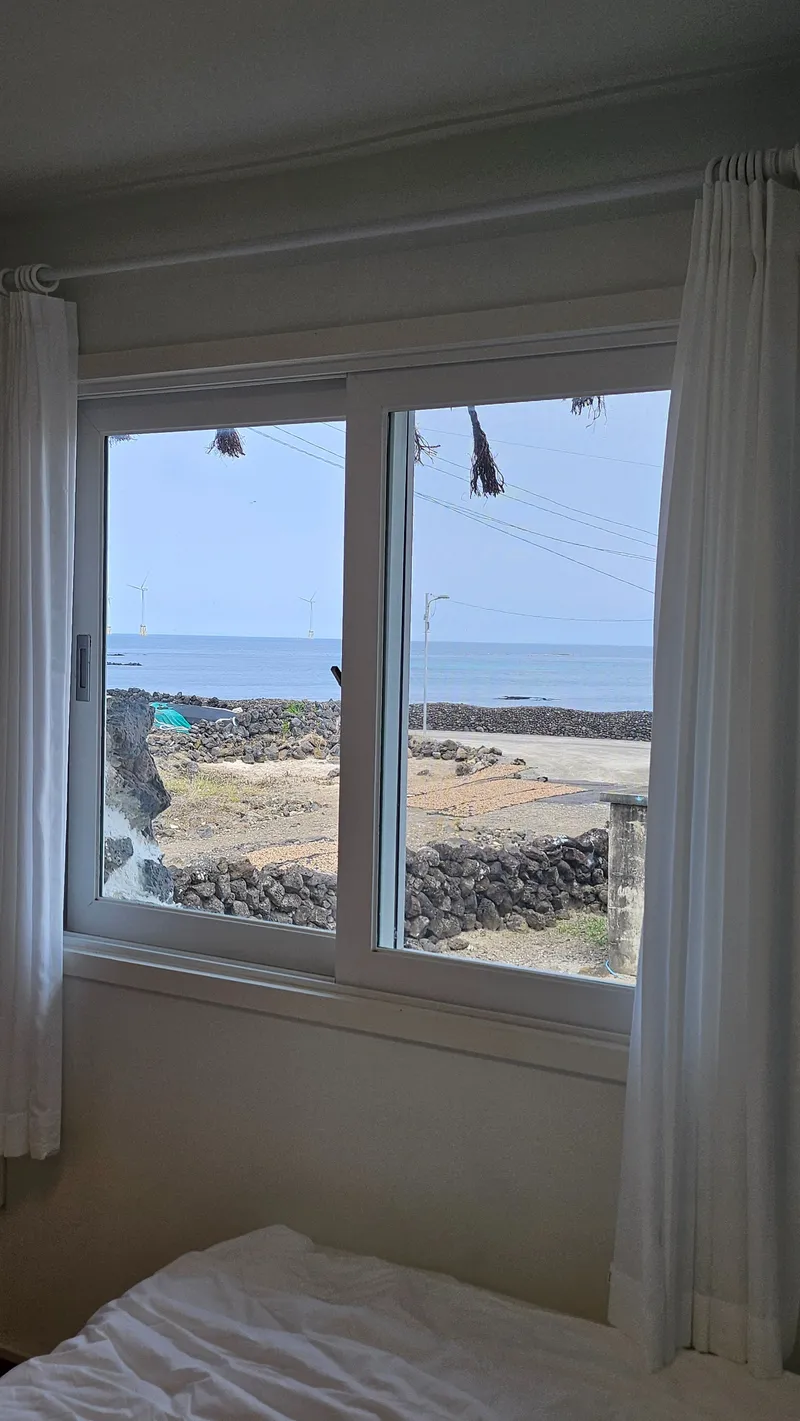 [Hallim, Jeju] Guideok Ocean View Jacuzzi Jeju Stone Wall Thatched House 7