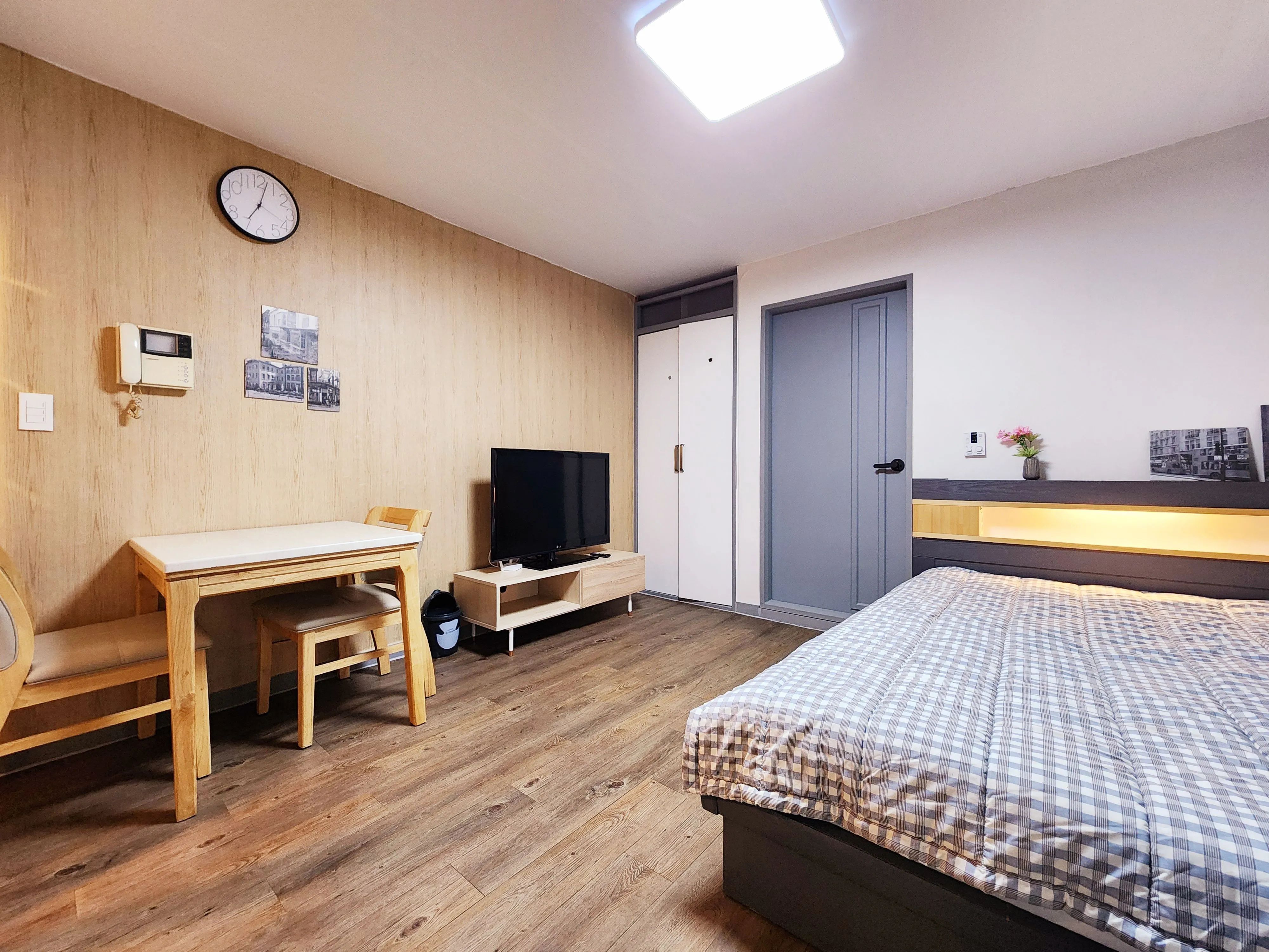 Bokhyeon-dong Transit-Friendly One-Bedroom