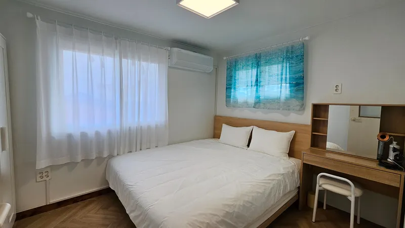 [Hallim, Jeju] Guideok Ocean View Jacuzzi Jeju Stone Wall Thatched House 3