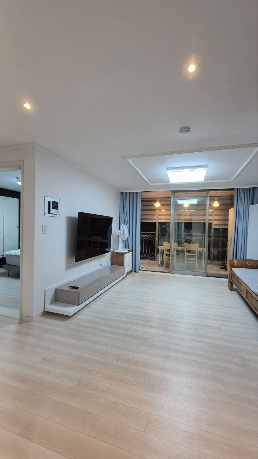 Balhan-dong Retro Three-Bedroom Apartment