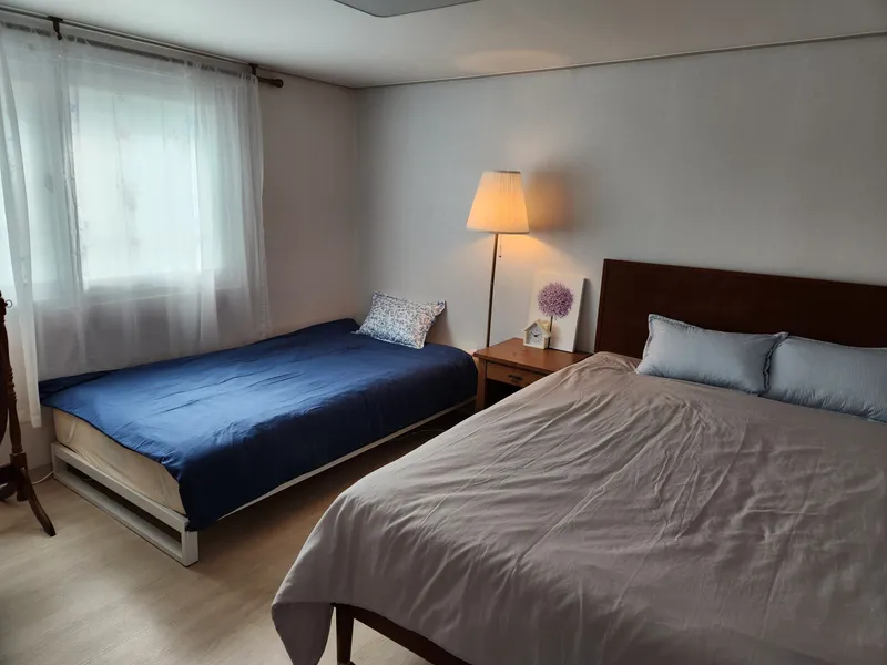 [Guro, Seoul] Gocheok Sky Dome, 7 minutes walk from Gaebong Station on Line 1. Parking available in front of Yeongdeungpo Department Store. 3