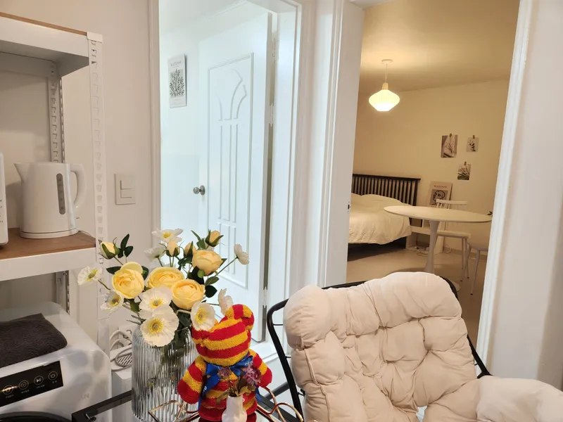 [Seocho, Seoul] 1 minute from Gyodae Station 11