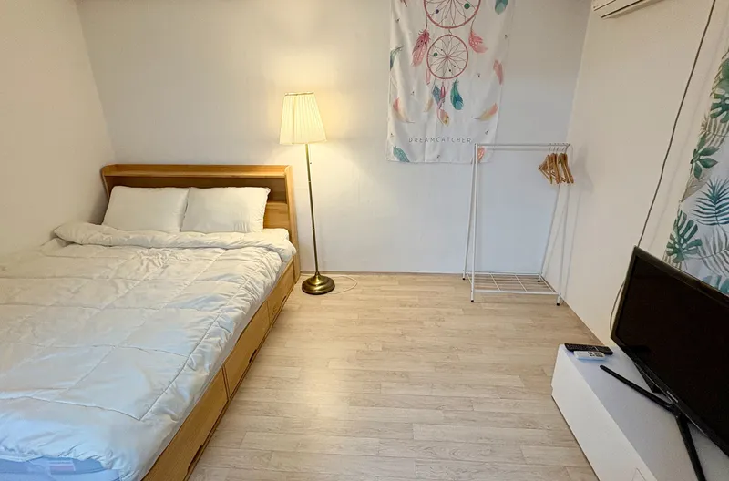 [Jeonju] Jeonbuk National University, Lotte Department Store, Seosin-dong, Fully Furnished Art House 202 4