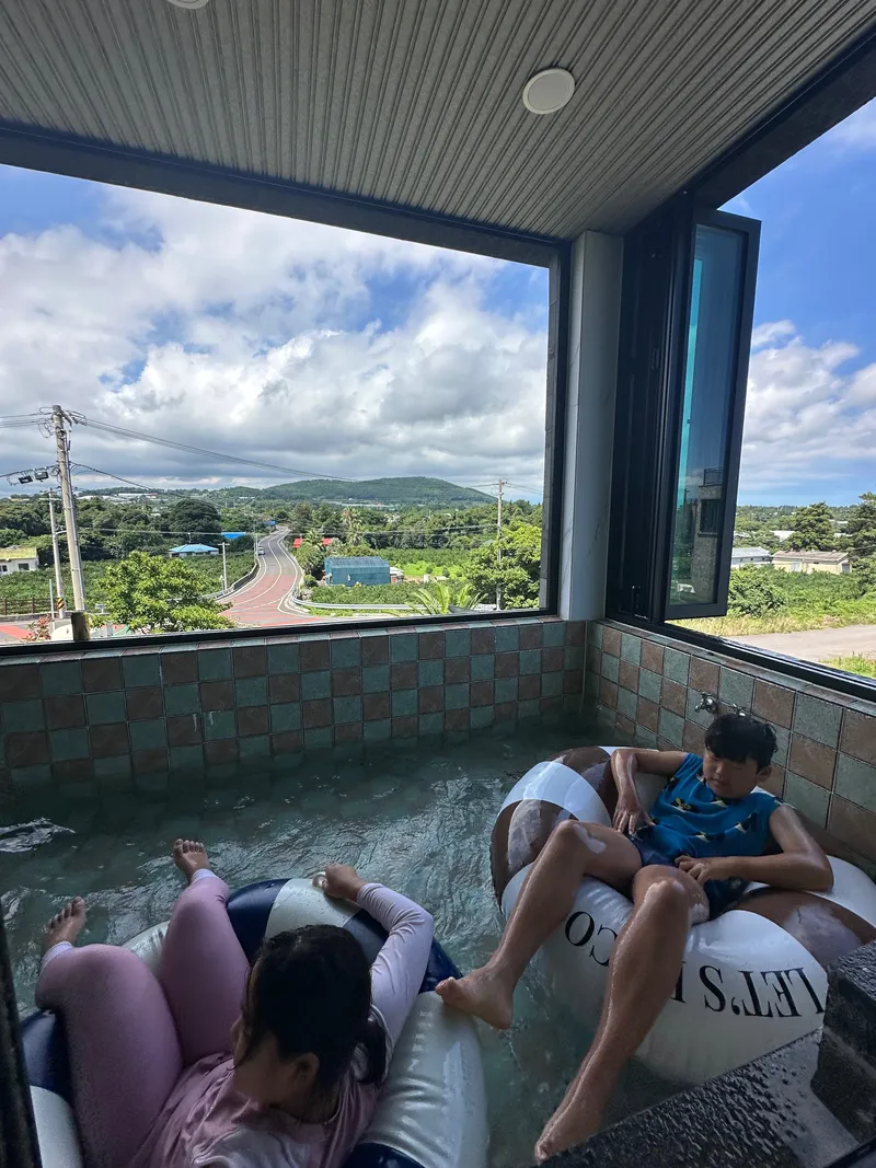 [Namwon, Seogwipo] Seogwipo Namwon Pyeoseon Sea 10 minutes Dog-friendly independent pool villa 17