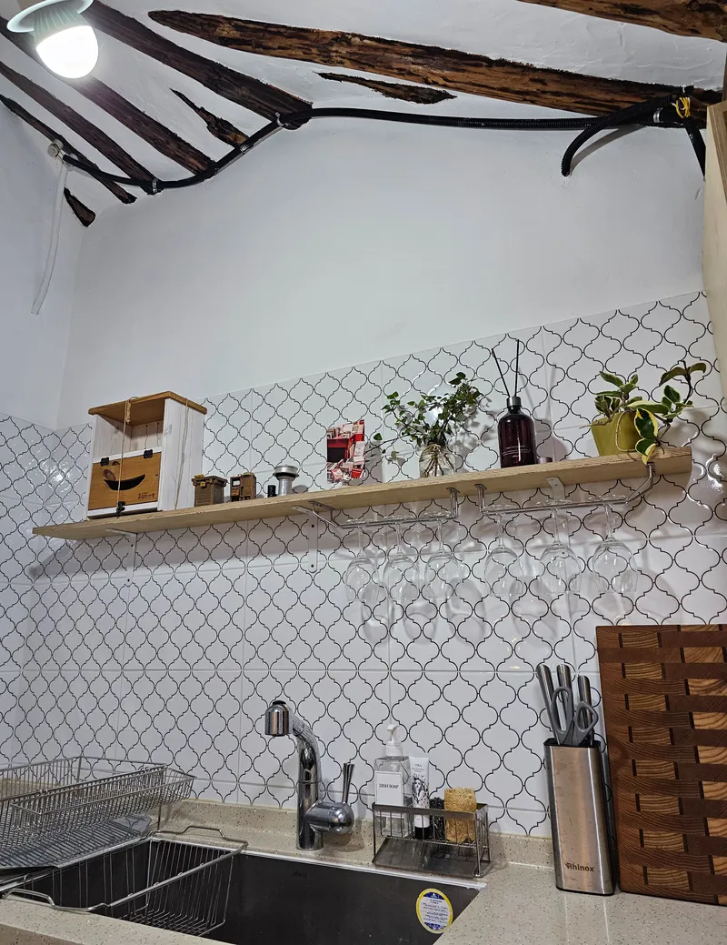 [Namhae] 141 pyeong independent Korean house with beautiful rafters, 5 minutes walk from German Village & the sea 21