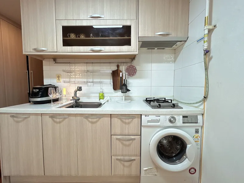 [Seodaemun, Seoul] 2 minutes from Sinchon Station/Ewha Womans University, spacious room with full amenities, city view 15
