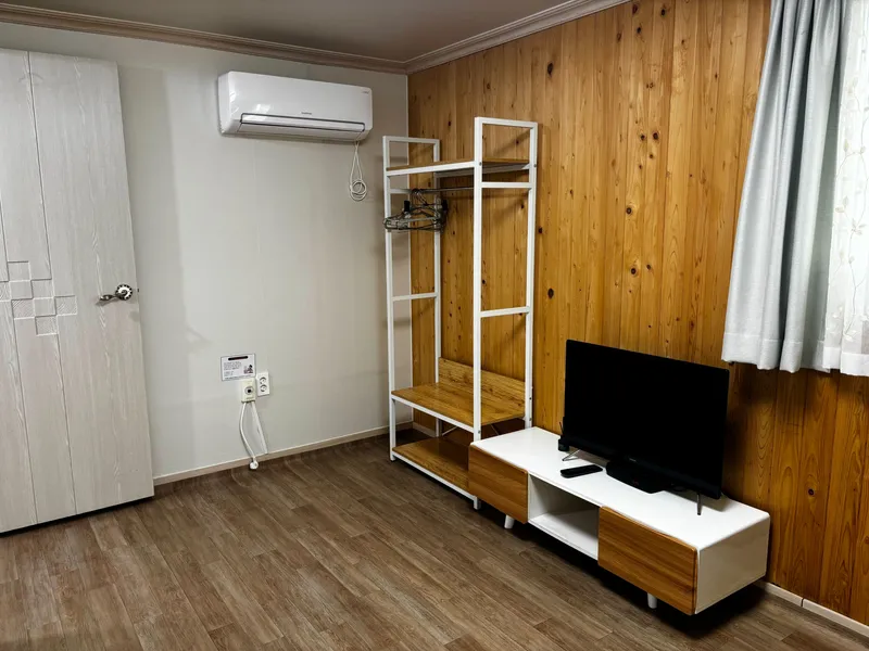 [Gujwa, Jeju] Bijarim duplex with an impressive view of the green grass yard and palm trees 7