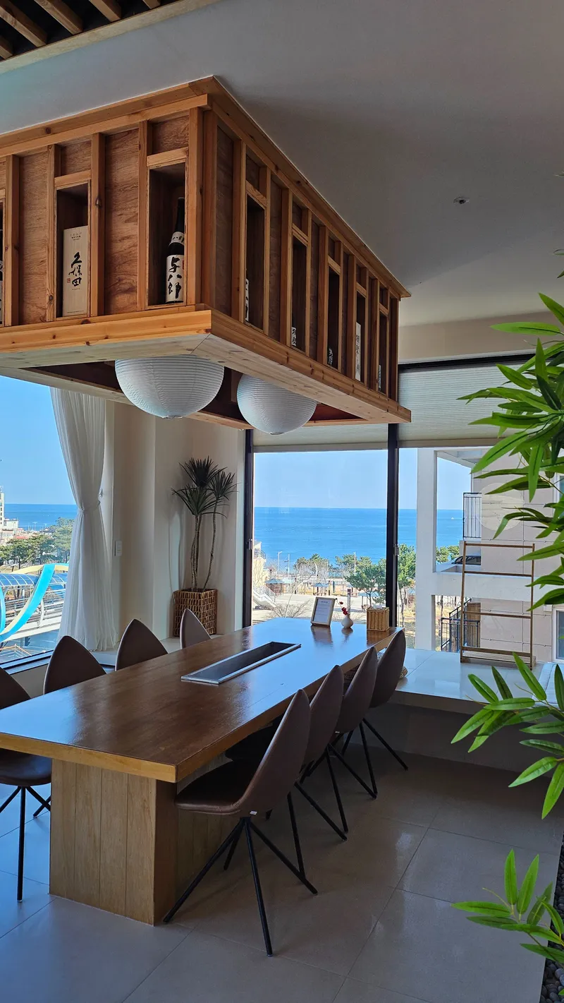 [Buk-gu, Ulsan] A modern restaurant where you can enjoy the ocean view and night city view from the jacuzzi and izakaya bar 22
