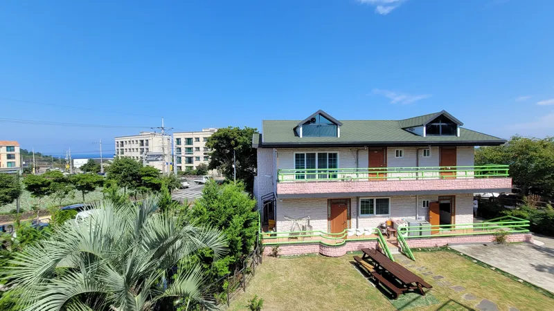 [Aewol, Jeju] 2 Queen Beds, Comfortable 15-Pyeong Usable Area, Terrace, Lawn Yard, BBQ 24
