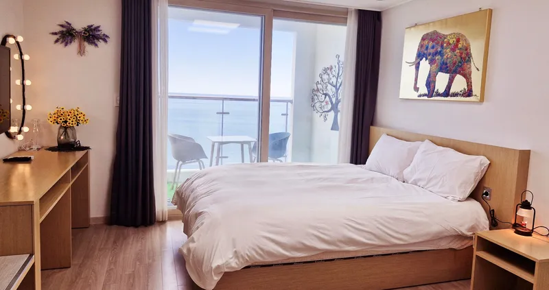 [Sokcho] ☆1-minute cut: Overwhelming panoramic ocean view☆Bedside sunrise☆Romantic pocha street food☆ 4