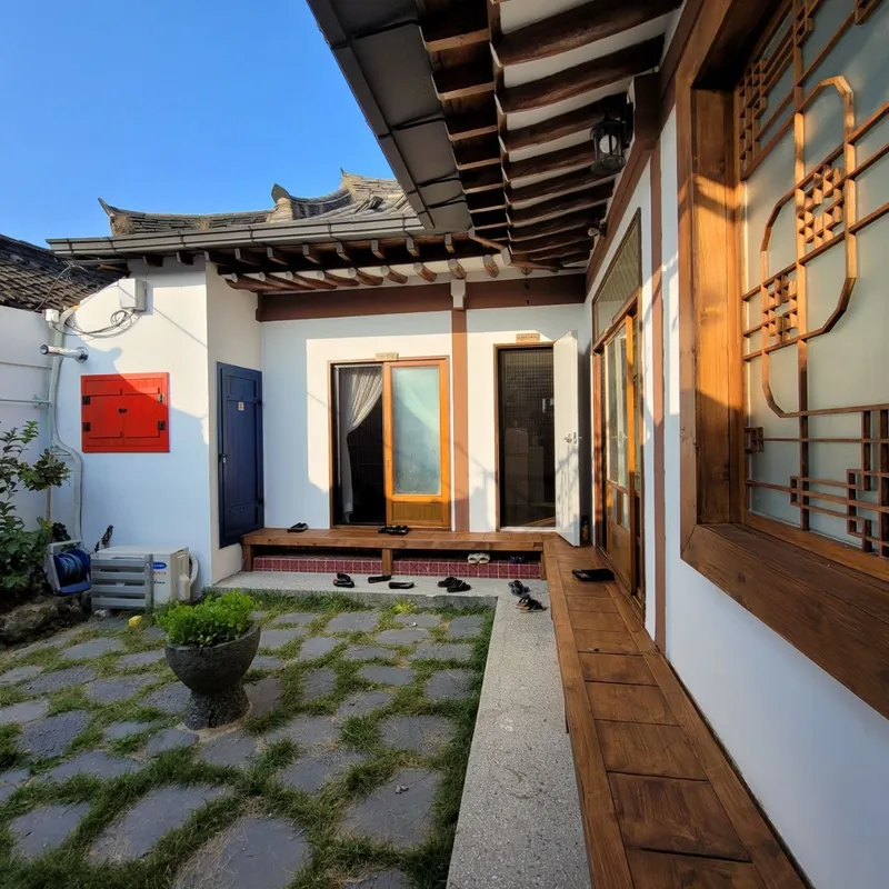 [Gyeongju][Gyeongju, Gyeongsangbuk-do] Baekryeonbang, a shared house on Hwangridan-gil 15