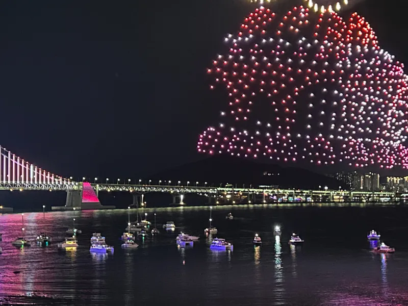 [Suyeong, Busan] Two queen beds OK, prime spot for Gwangan Bridge view/drone show OK, 1 minute walk to the beach OK 25