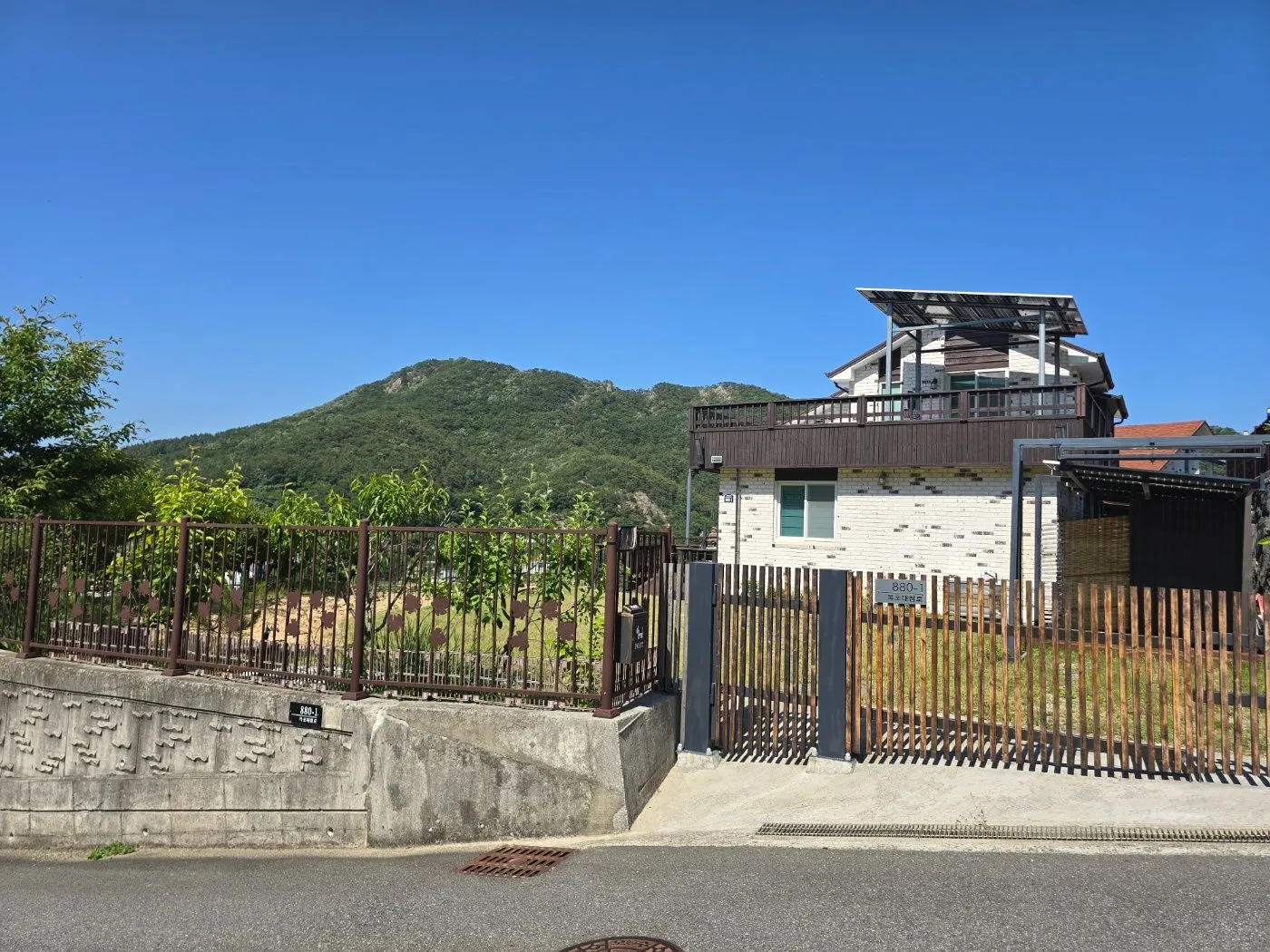 Jangmok-myeon Pet-Friendly Three-Bedroom Villa