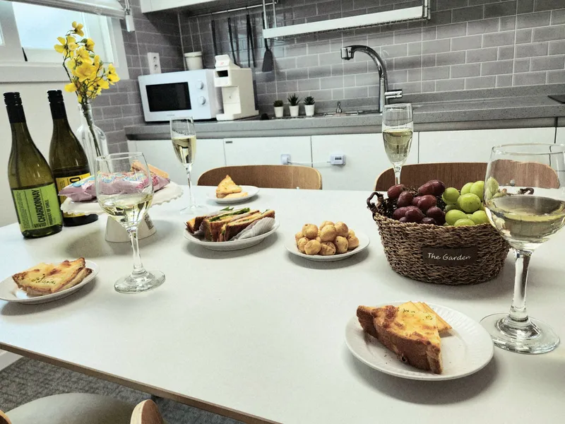 [Suwon][Suwon Paldal] Quiet and cozy accommodation within walking distance of Banghwasuryujeong 24