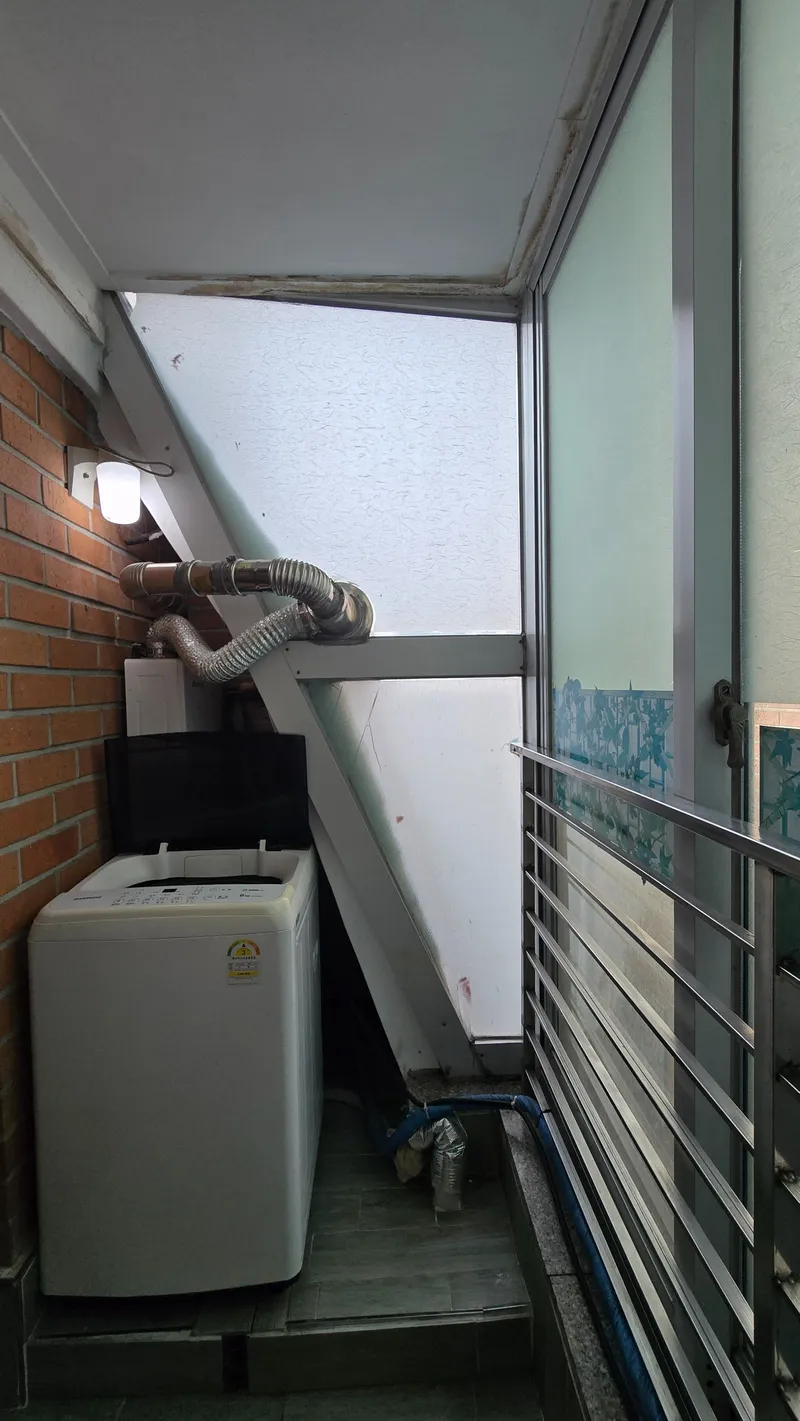 [Gangnam, Seoul] One-room apartment with a living room and a nice view of Yeoksam Station 9