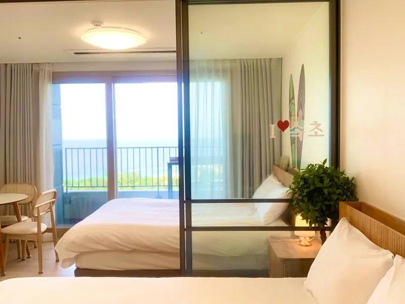[Sokcho] Couple Room with Ocean, Seoraksan, Cheongcho Lake, and Ferris Wheel View 5