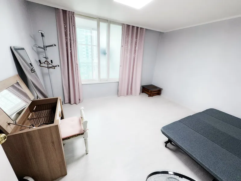 [Cheonan][Cheonan, South Chungcheong Province] Apartment 5 minutes from bus terminal, 15 minutes walk from Dujeong Station 12