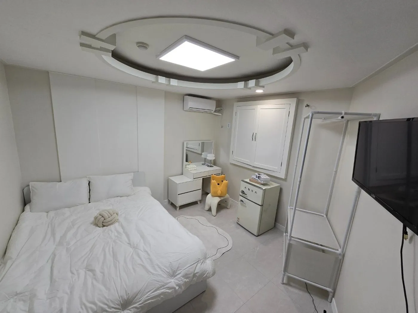 Namchang-dong Transit-Friendly One-Bedroom
