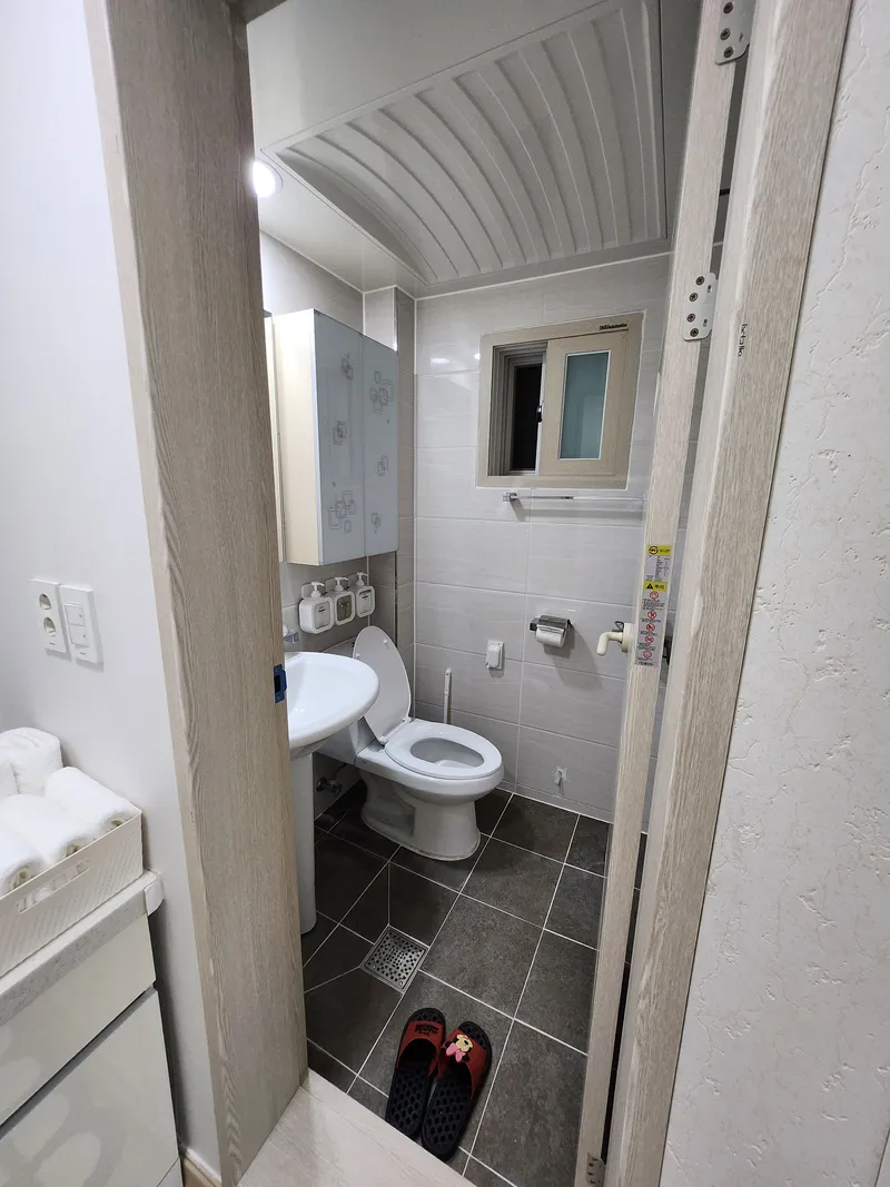 [Buk-gu, Daegu] Kyungpook National University, Dongdaegu Station, Daegu Station, Airport Comfortable Room 13