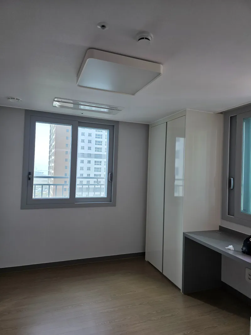[Yeonsu, Incheon] 10-person ocean view full air conditioning 35 pyeong newly built 4-room apt 35