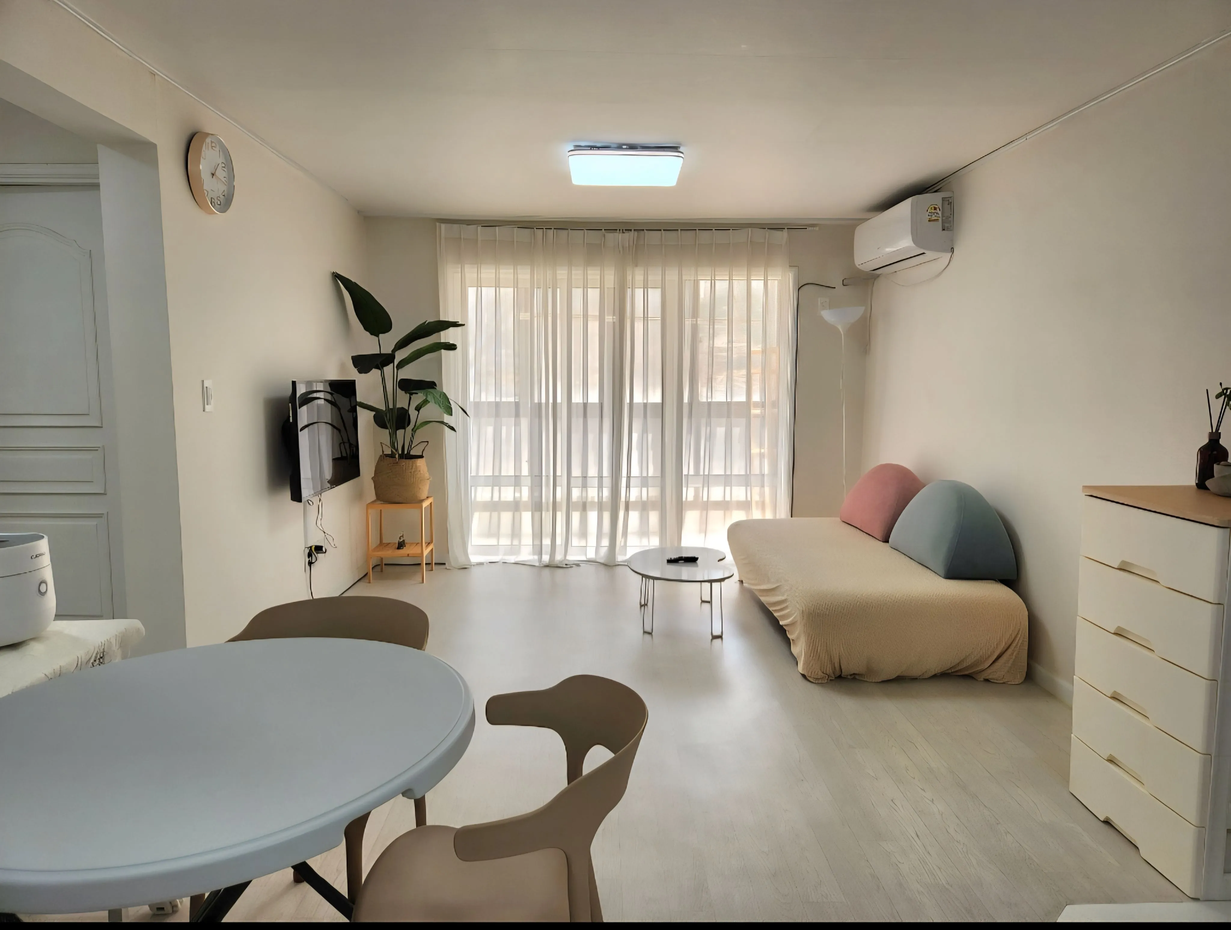Geumho-dong Seaside Two-Bedroom Apartment