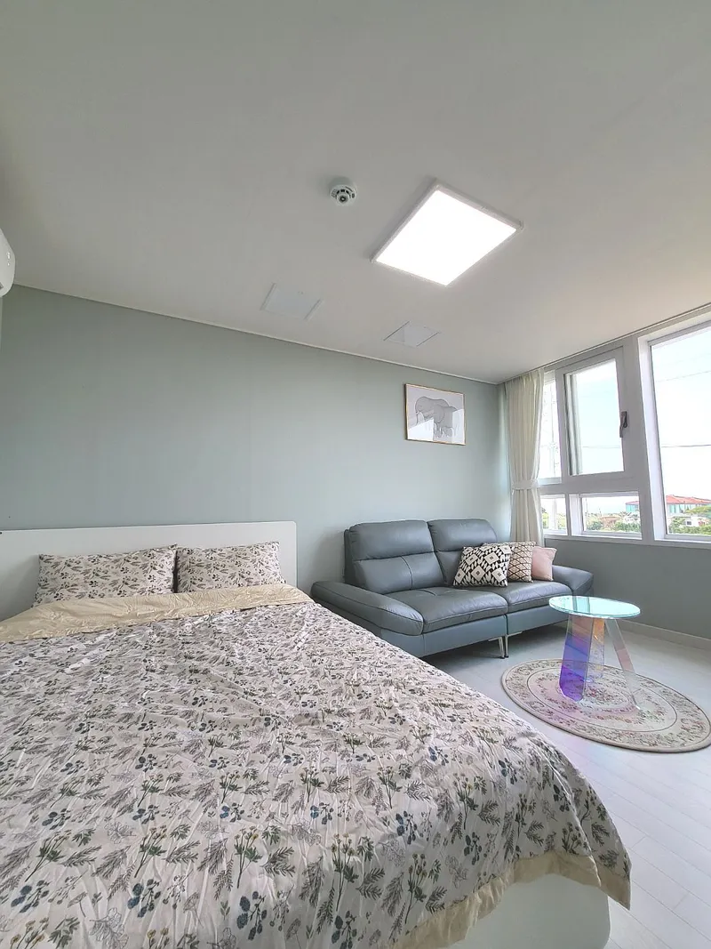 [Aewol, Jeju] A detached townhouse with a jacuzzi overlooking the nearby sea, coastal road 1 2