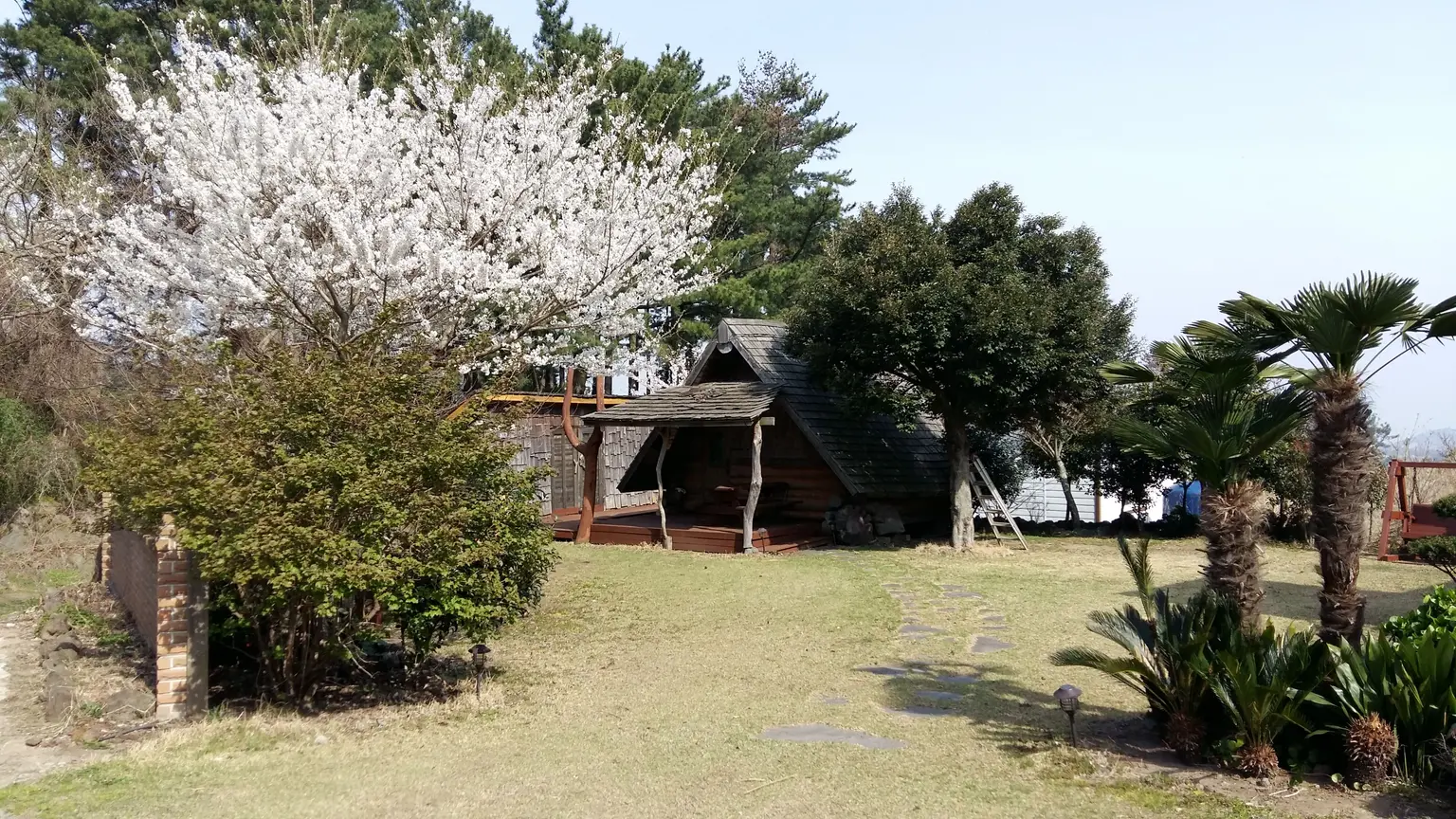 Jeju Aewol Between the Leaves (Log House) - main image