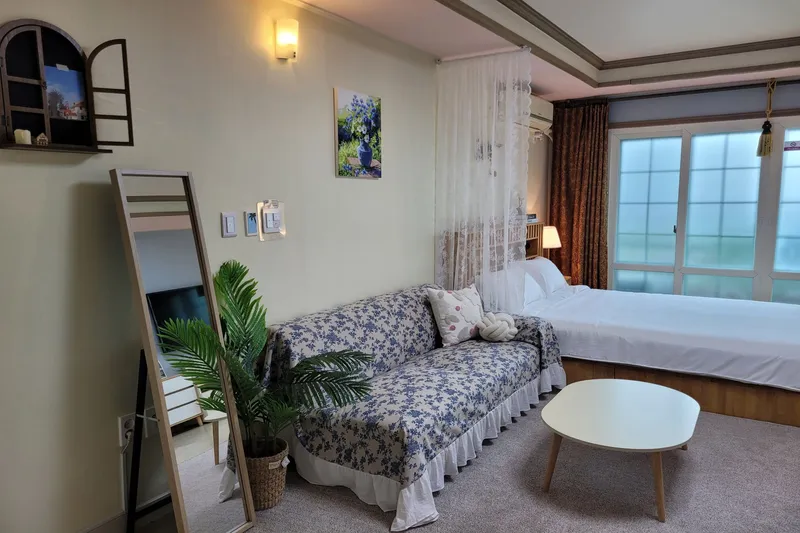 [Aewol, Jeju] Dog-friendly, Lawn yard, 15 pyeong usable area, Clean and pleasant, BBQ 4