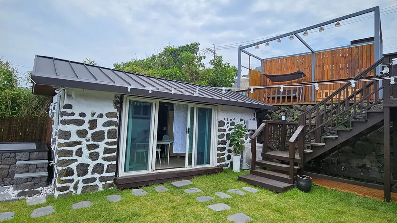 [Hallim, Jeju] Guideok Ocean View Jacuzzi Jeju Stone Wall Thatched House 36